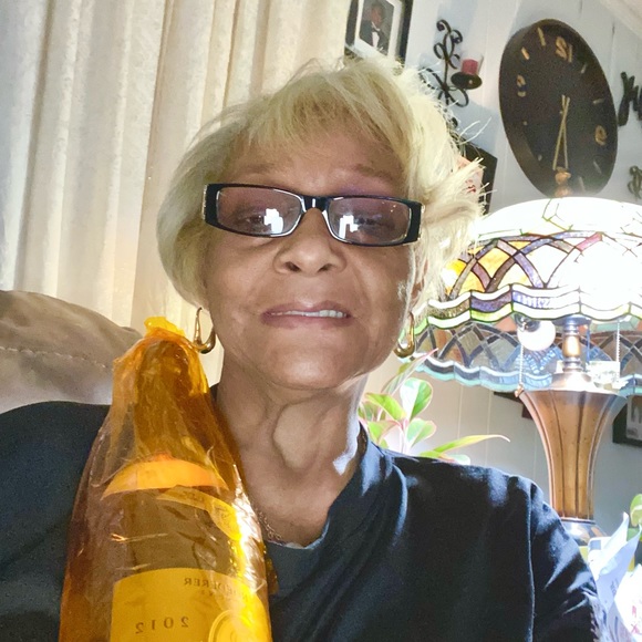 Meet your Posher, Shirley - Picture 6 of 7